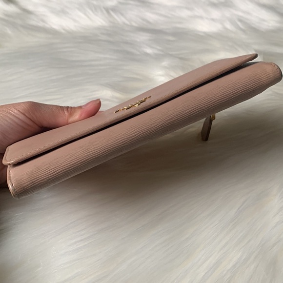 Authentic Prada Saffiano Long bifold flap wallet Blush/nude color. - Picture 10 of 13